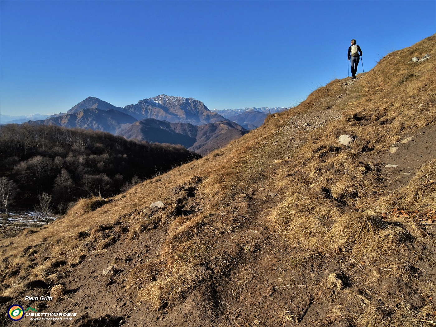 21 Sul sentiero di salita allo Zuc de Valmana con bella vista sulle Grigne.JPG